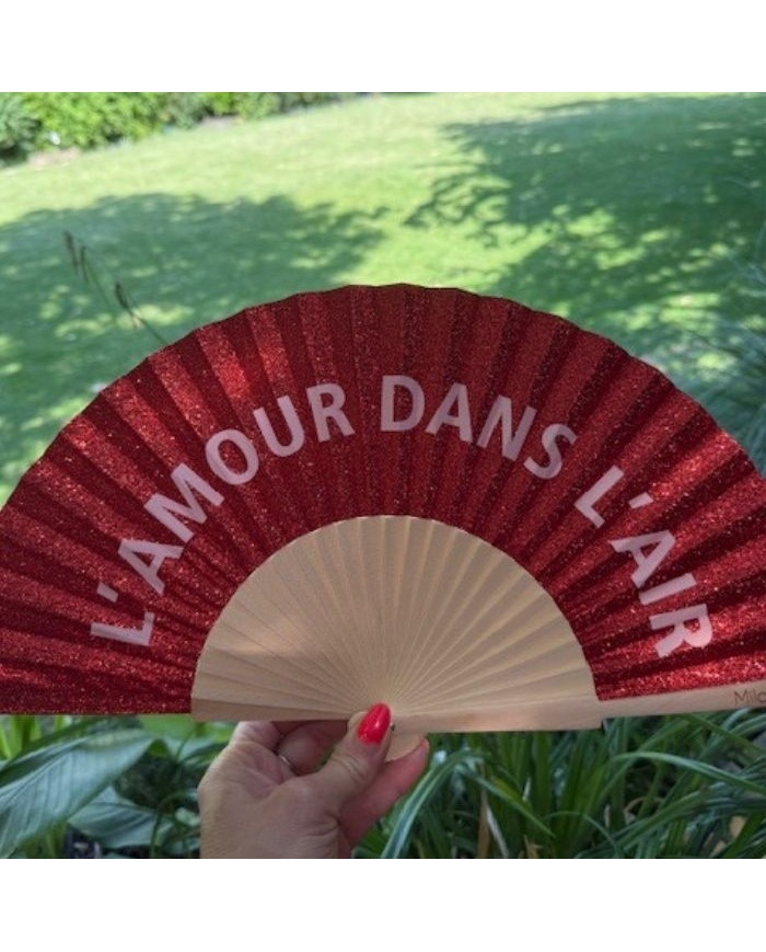Eventail L'amour dans l'air à paillettes rouge
