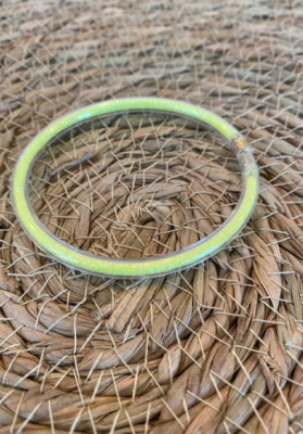 Bracelet jonc paillettes plastique jaune fluo